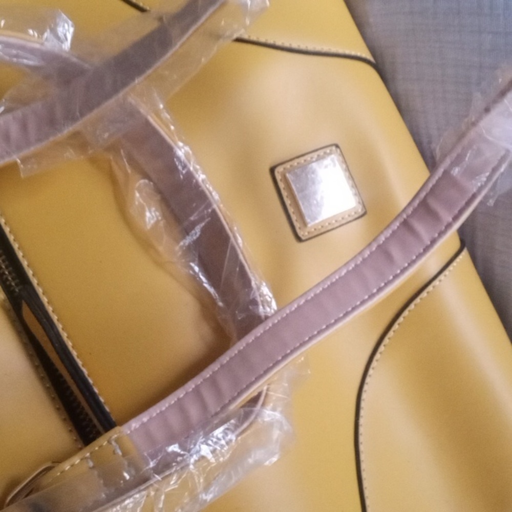 NWOT GOLD Handbag - Picture 2 of 4